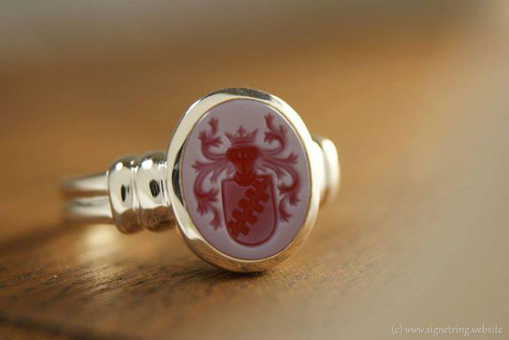 Important signet ring collection catalogue