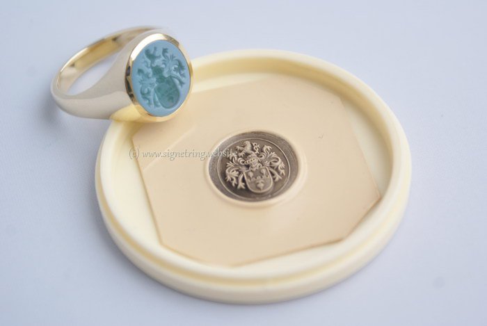 Signet ring with green layered agate