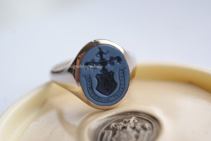 Signet ring with motto